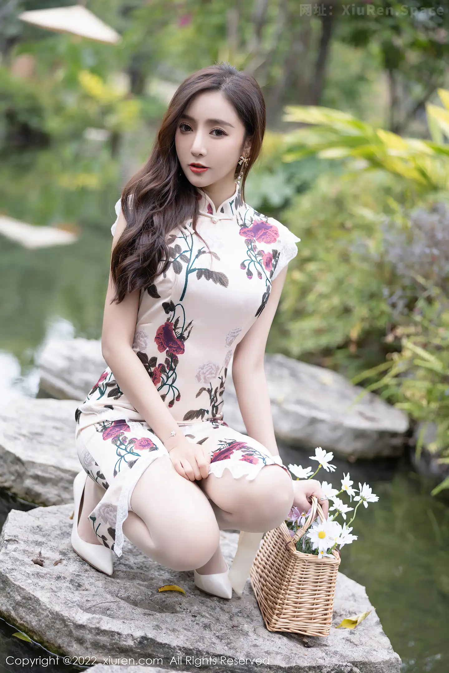 图片[6]-[XiuRen秀人网]VOL.4688 女神王馨瑶yanni脱花纹旗袍露性感紫色内衣超薄肉丝诱惑写真72P-秀人网官方网站